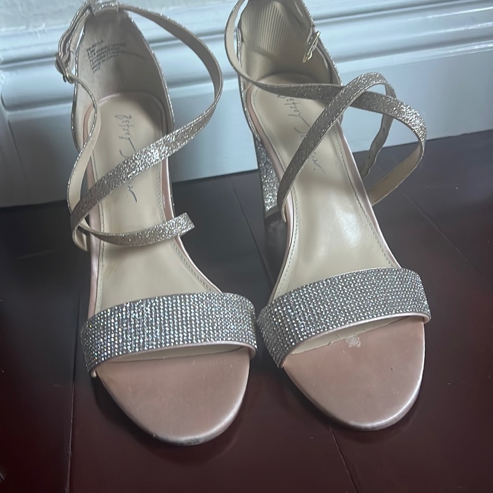 Betsey Johnson Bella Rhinestone Sandals Size 9.5 Block Heel Champagne Heels